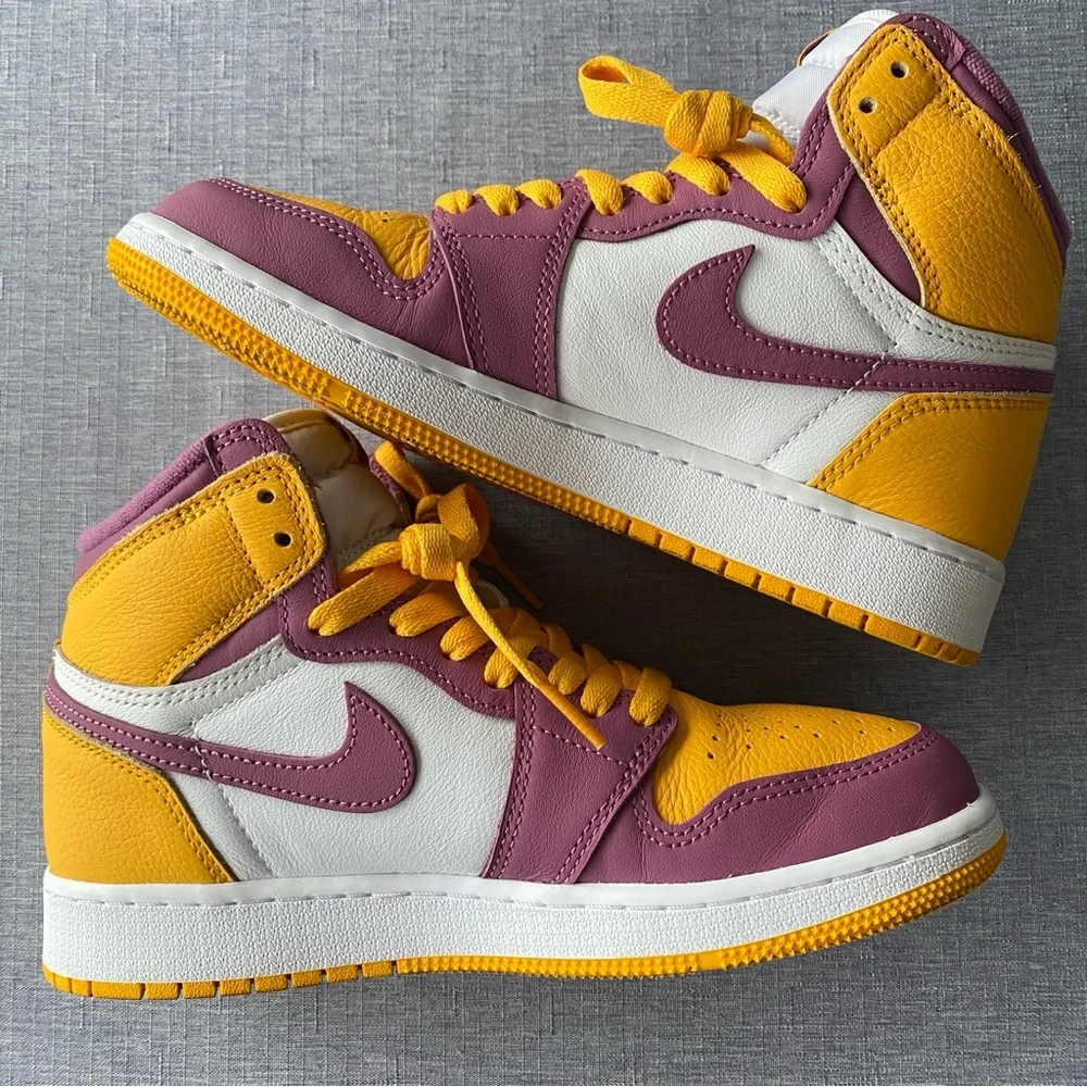 Nike | Air Jordan 1 Retro High OG "Brotherhood" sneakers - Picture 7 of 16